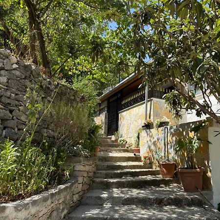 Latifi 4* Gjirokastër