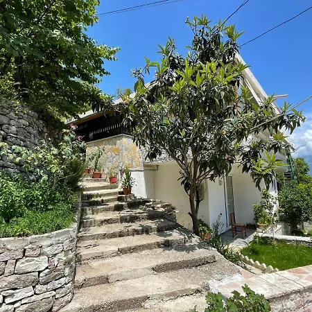 Konukevi Latifi Gjirokastër