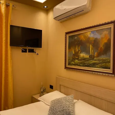 Latifi Guest house *