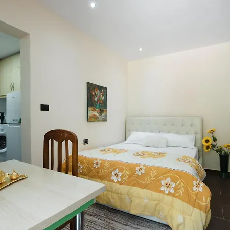 Latifi Guest house *