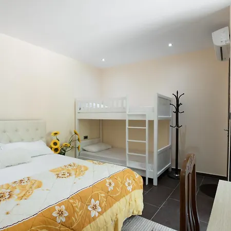 Guest house Latifi
