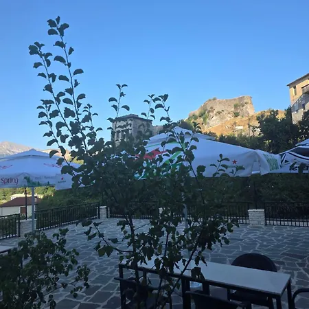 Latifi Casa de hóspedes Gjirokastër